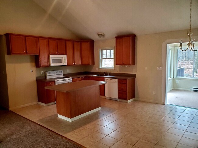 Building Photo - 263 Four Seasons Dr