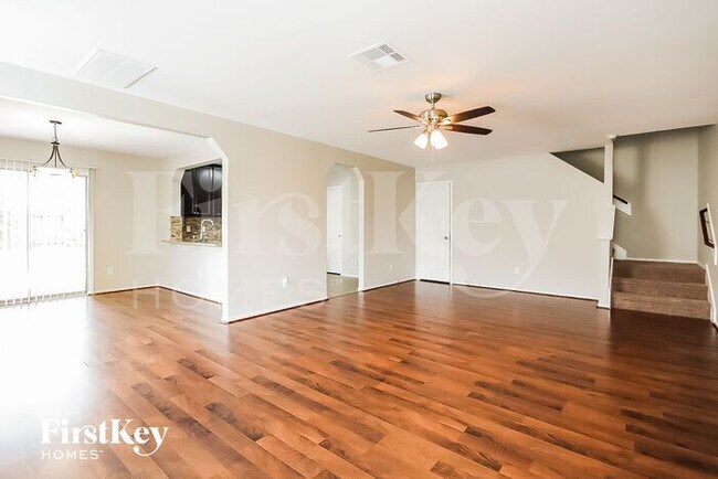 Foto del edificio - 1621 Perennial Ln