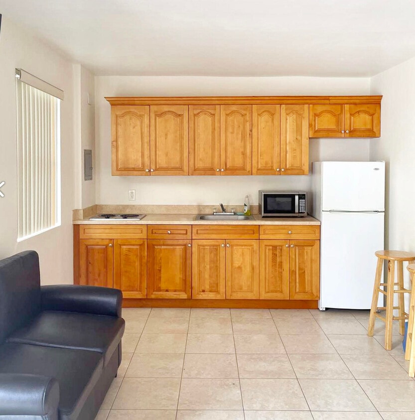 3603 N Old Dixie Hwy Unit 2, Delray Beach, FL 33483 Apartment for