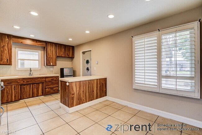 Foto del edificio - 3 br, 2 bath House - 6751 Laurelton Avenue...