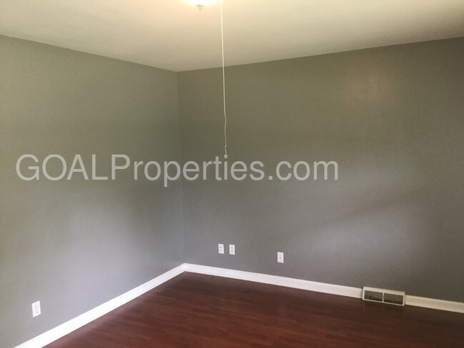 Building Photo - 808 Delbrook Dr
