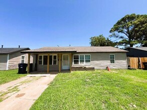 Building Photo - 1033 SW 63rd St