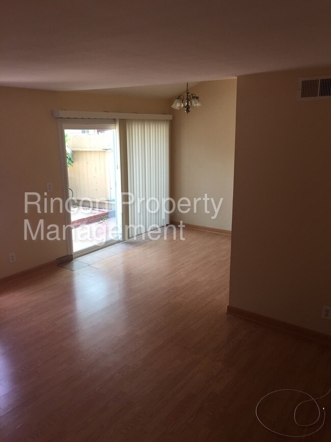 Foto del edificio - 5304 Barrymore Dr