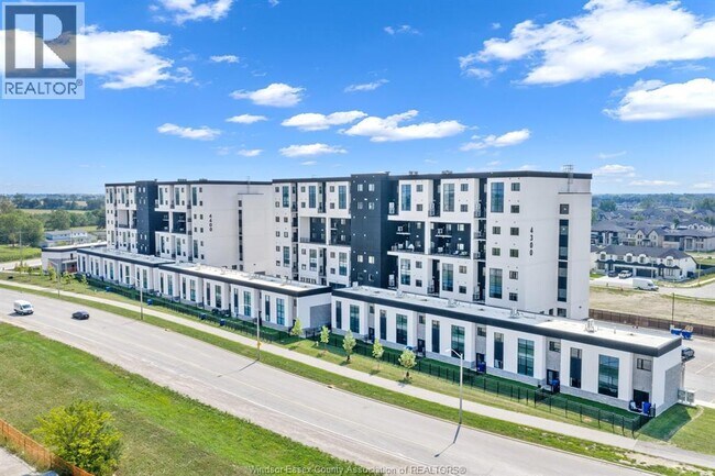 Building Photo - 4300 Laurier Pkwy