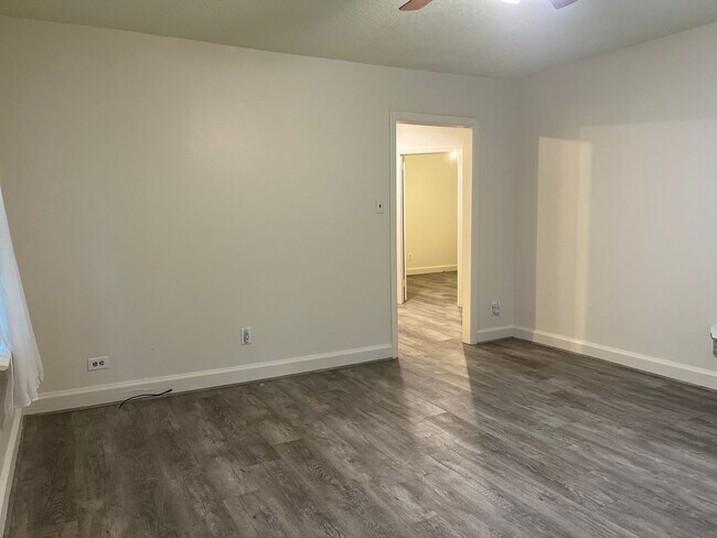 Building Photo - Beautiful Ranch Home In Central Raleigh, A...