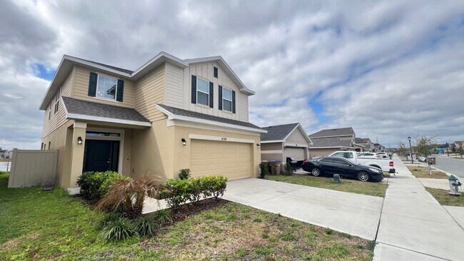 Foto del edificio - Beautiful Harmony Central Water Front Home AVAILABLE NOW!