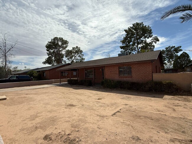 Building Photo - 1325 N Venice Ave