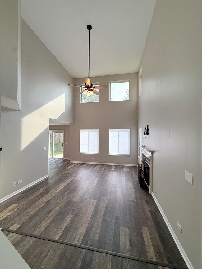 Foto del edificio - 2136 Orchard Ln