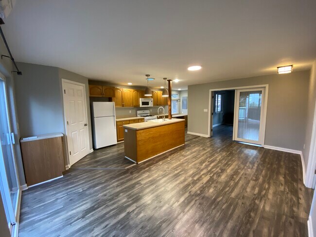 Foto del edificio - 2464-2 NE Ravenwood Dr