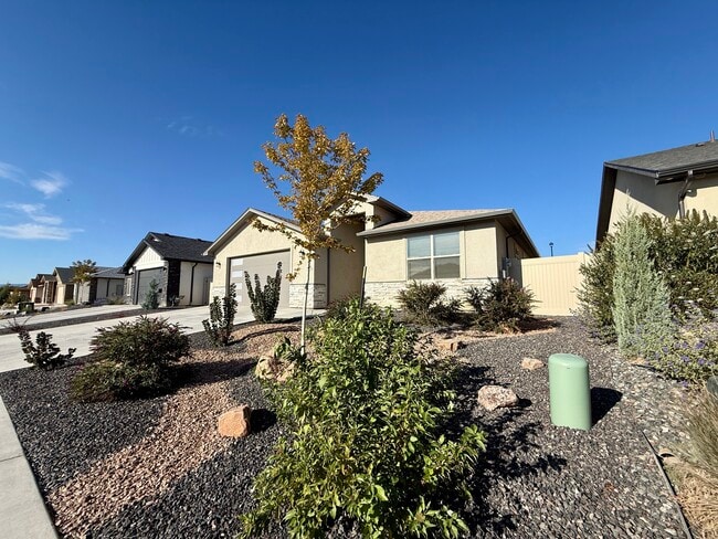 Building Photo - 687 Eadin Ln