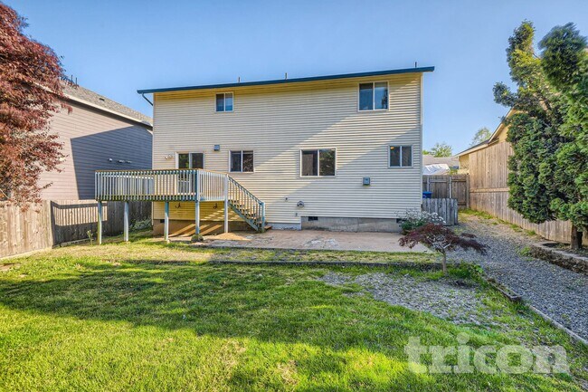 Building Photo - 13911 SE Alimaria Dr