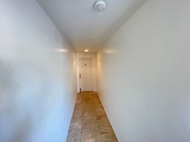 Building Photo - 117-116 Hart Ln