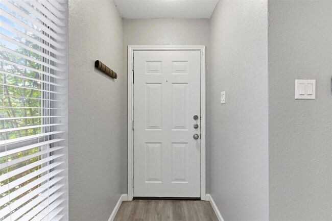 Building Photo - 8101 Dowling Cove