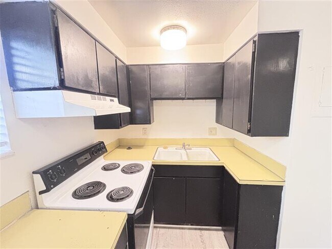 Foto del edificio - 325 W 100 S