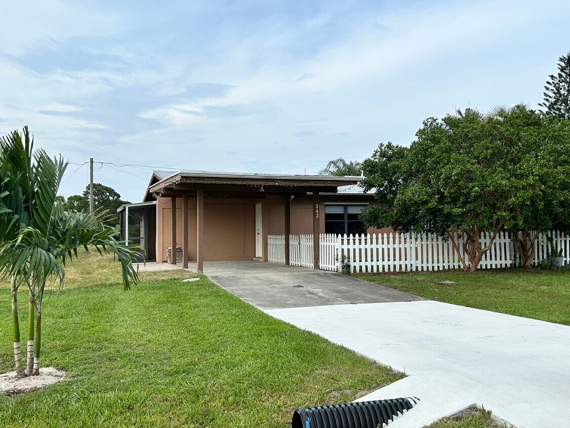 Foto principal - 342 S Wimbrow Dr