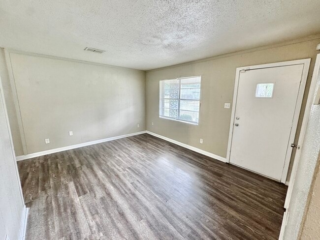 Building Photo - 408 Braycliff Cove