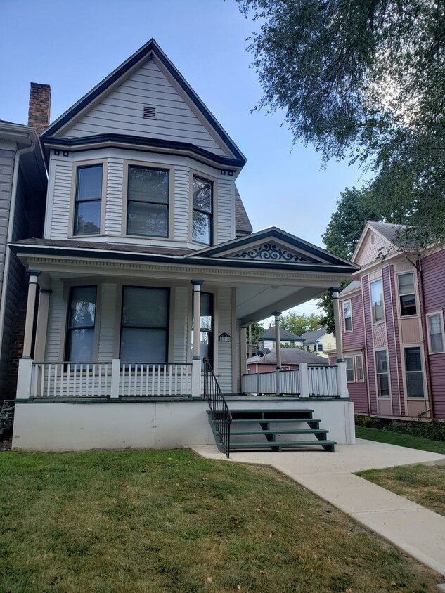 Primary Photo - 1215 W Berry St