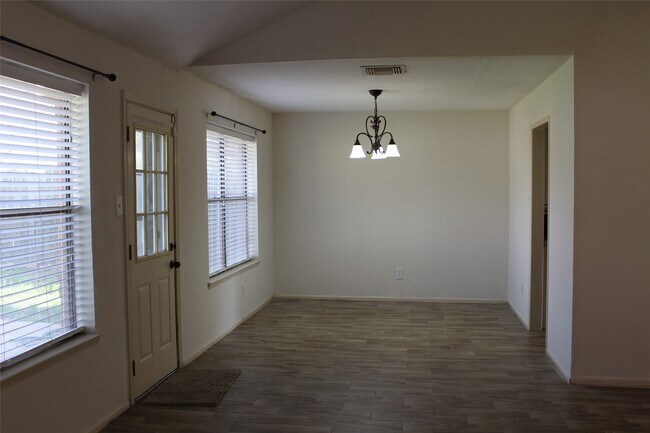 Foto del edificio - 14343 Whitecross Dr