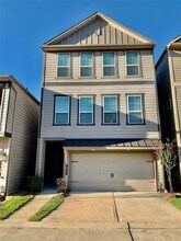 Building Photo - 10942 Cannes Memorial Dr