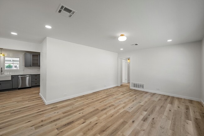 Foto del edificio - 3804 Erath Ave