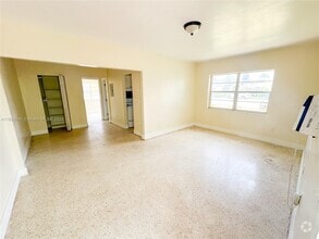 Building Photo - 2130 Bay Dr