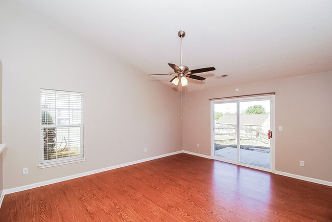 Foto del edificio - 1528 Moss Creek Dr