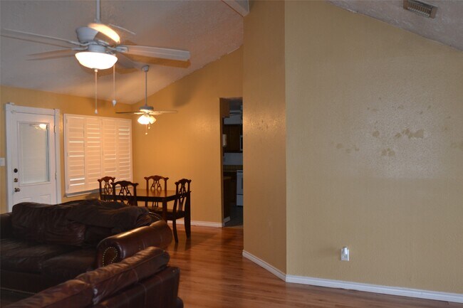 Building Photo - 7410 Crystalglen Dr