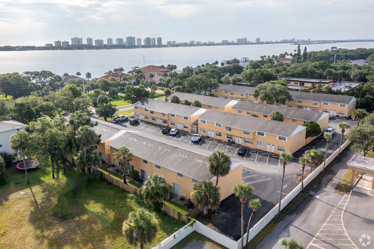 Riverbreeze Apartments 21102140 S Palmetto Ave Daytona Beach, FL