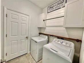 Building Photo - 2511 Vine Ave