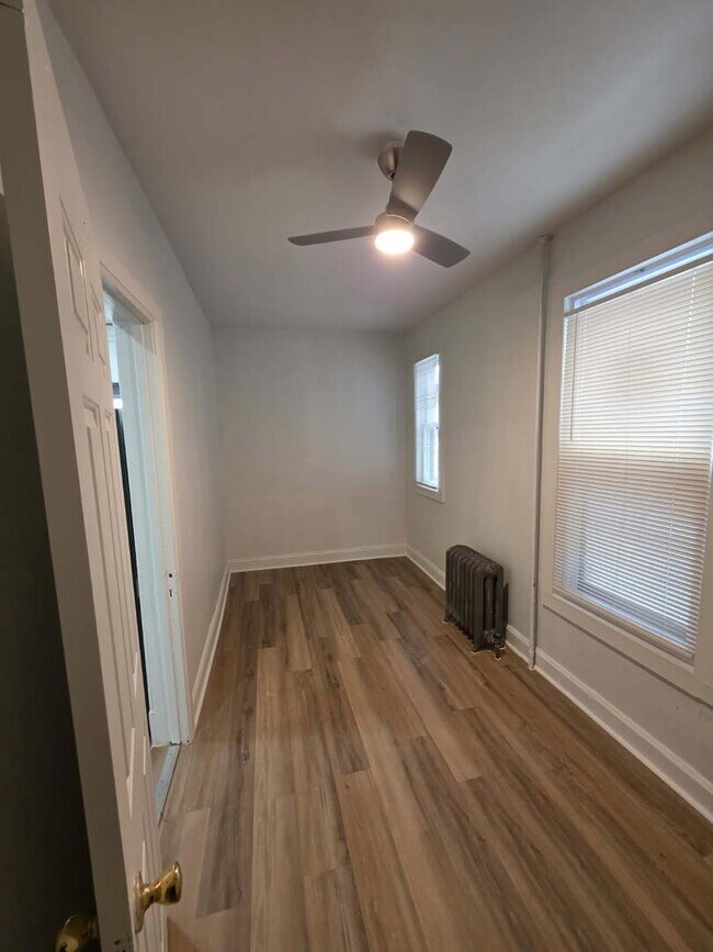Foto del edificio - 3745 W Diversey Ave