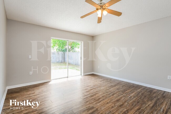 Foto del edificio - 4434 Stonemeadow Dr