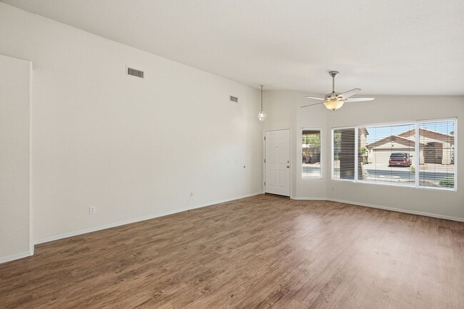 Building Photo - 3 Bedroom Home in Bridlewood!