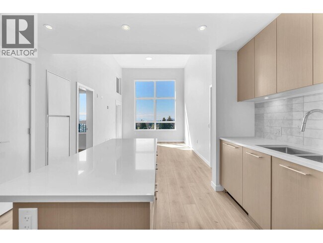 Photo du bâtiment - 110 17th Street E