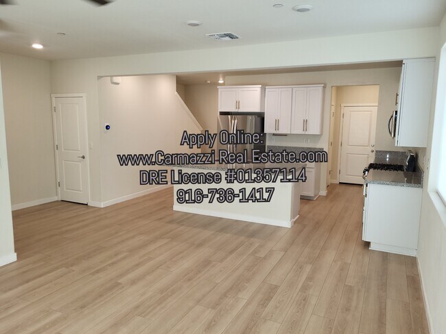 Foto del edificio - 3224 Finch Ln