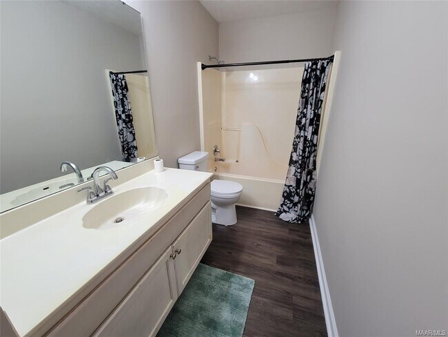 Foto del edificio - 6501 Juniper Tree Ln