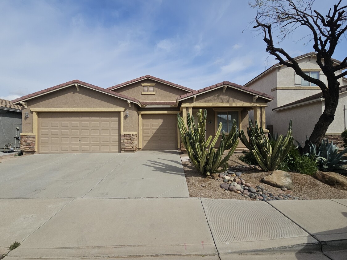 Primary Photo - 906 E Pasture Canyon Dr