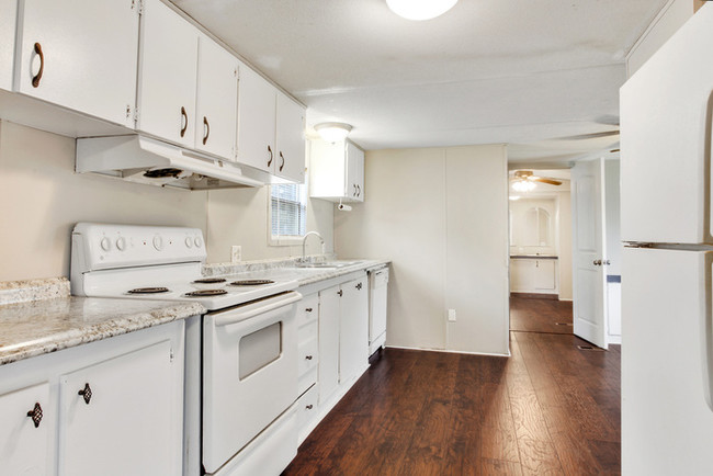 Foto del edificio - Beautifully updated 3 bed/2 bath mobile home
