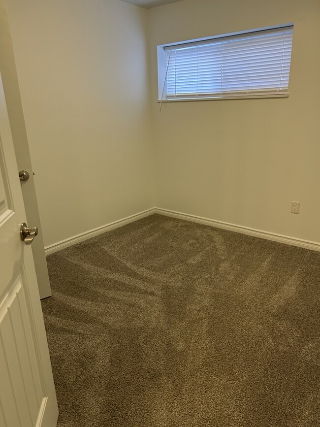 Building Photo - 11418-11462 62 St NW