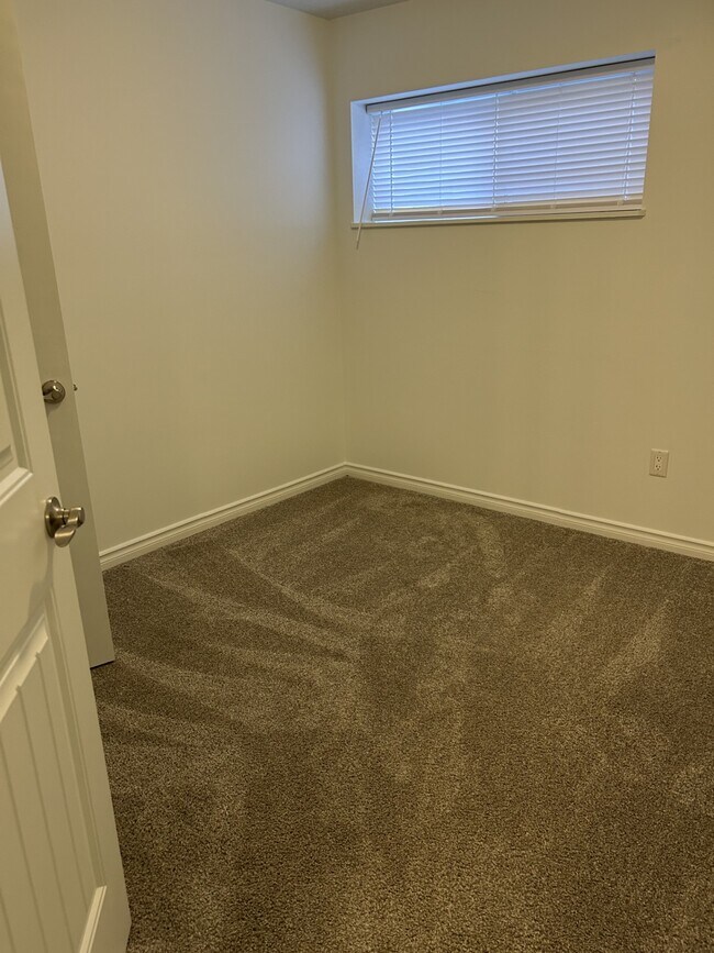 Photo du bâtiment - 11418-11462 62 St NW