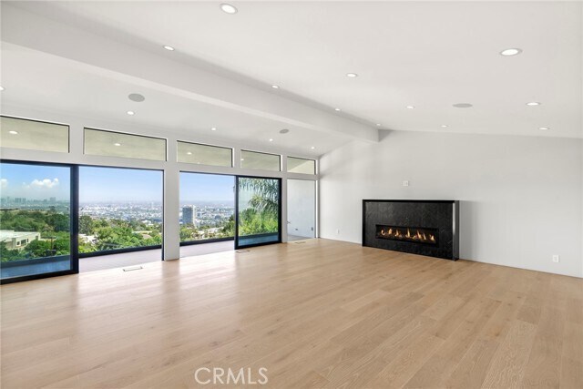 Foto del edificio - 9336 Lloydcrest Dr