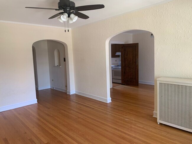Foto del edificio - 6881 N Overhill Ave