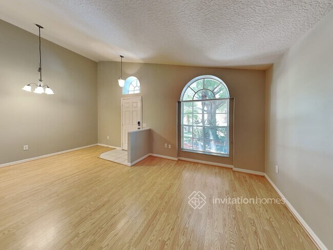 Building Photo - 10037 Creek Bluff Dr