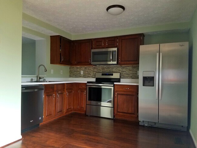 Kitchen - 358 Delmar Ct