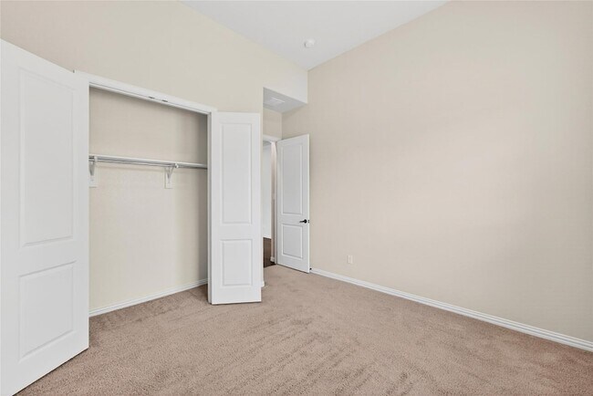 Building Photo - 5629 Grove Cove Dr