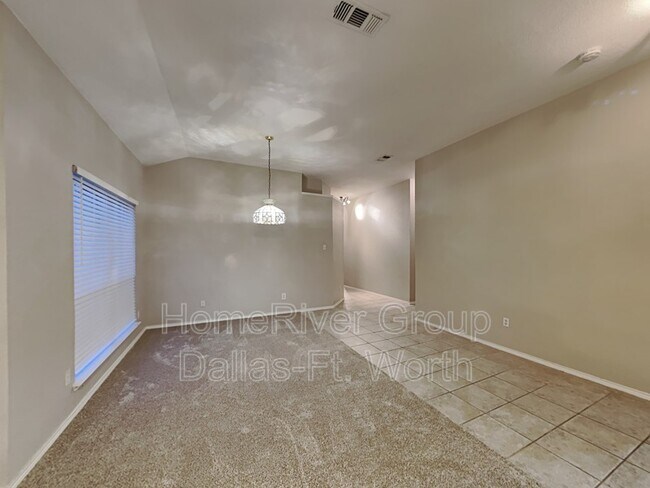 Building Photo - 604 Coal Creek Dr