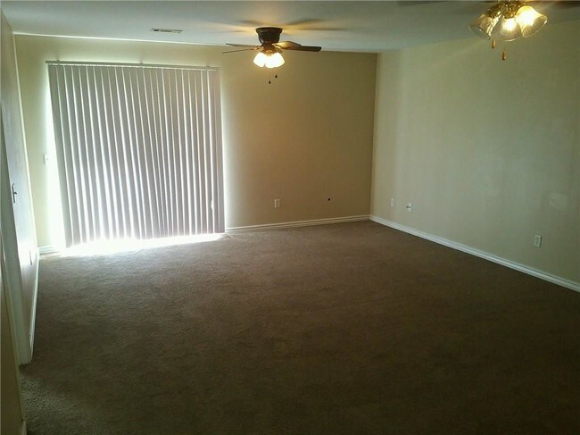 Building Photo - 303 Graystone Cir