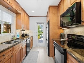 Building Photo - 1900 NE 19th St