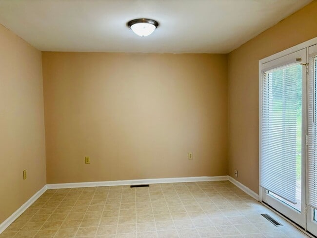 Foto del edificio - 2 Bedroom 1.5 bath Duplex