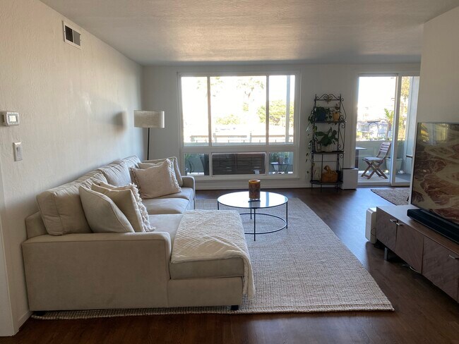 Building Photo - 1700 San Carlos Ave