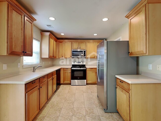 Building Photo - 16 Glenwood Court